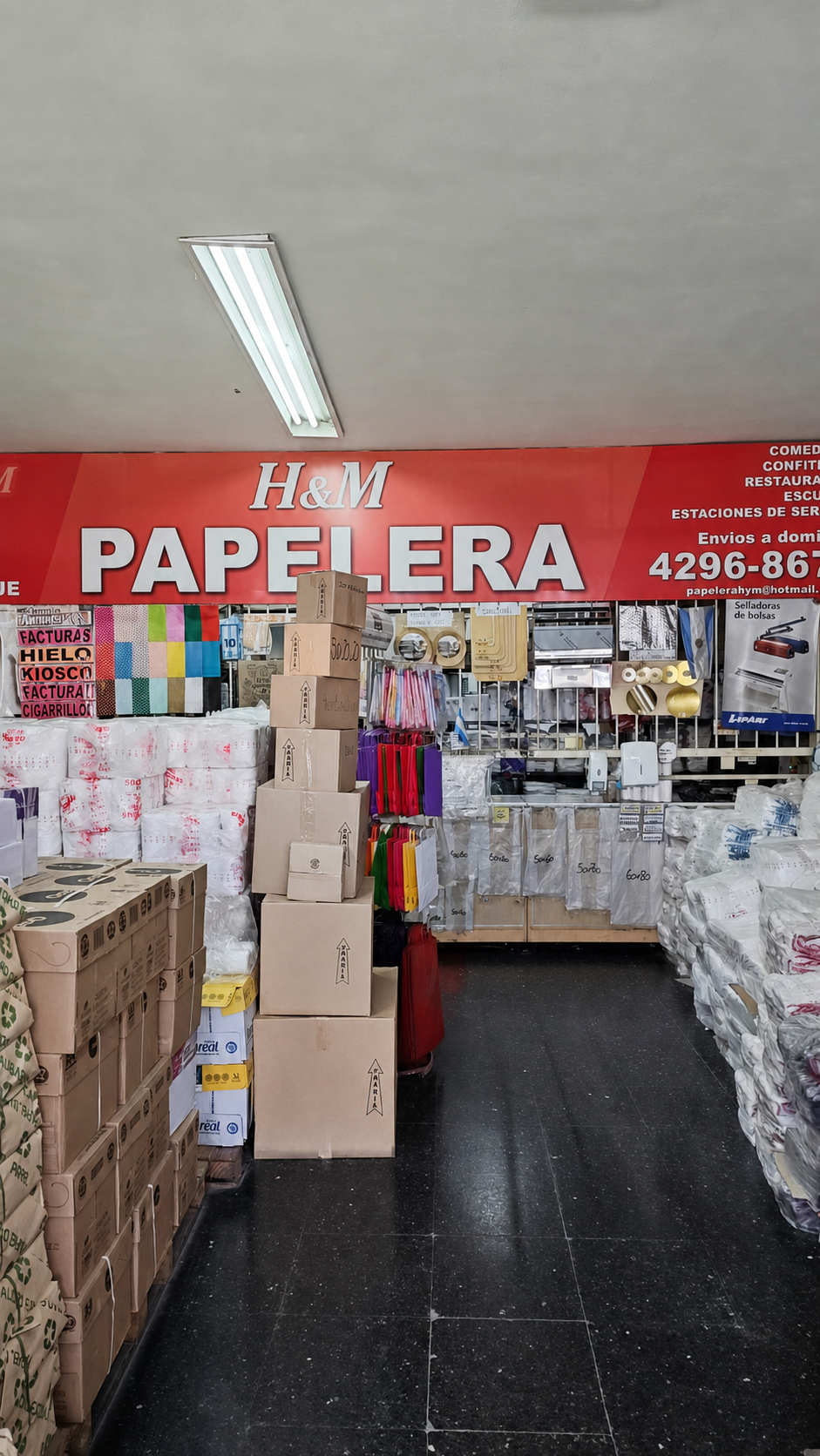 Interior del local de Papelera H&M